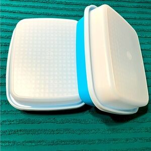 BRAND NEW 2 🩵🤍TUPPERWARE TURQUOISE SEASON-N-SERVE. 2 LARGE